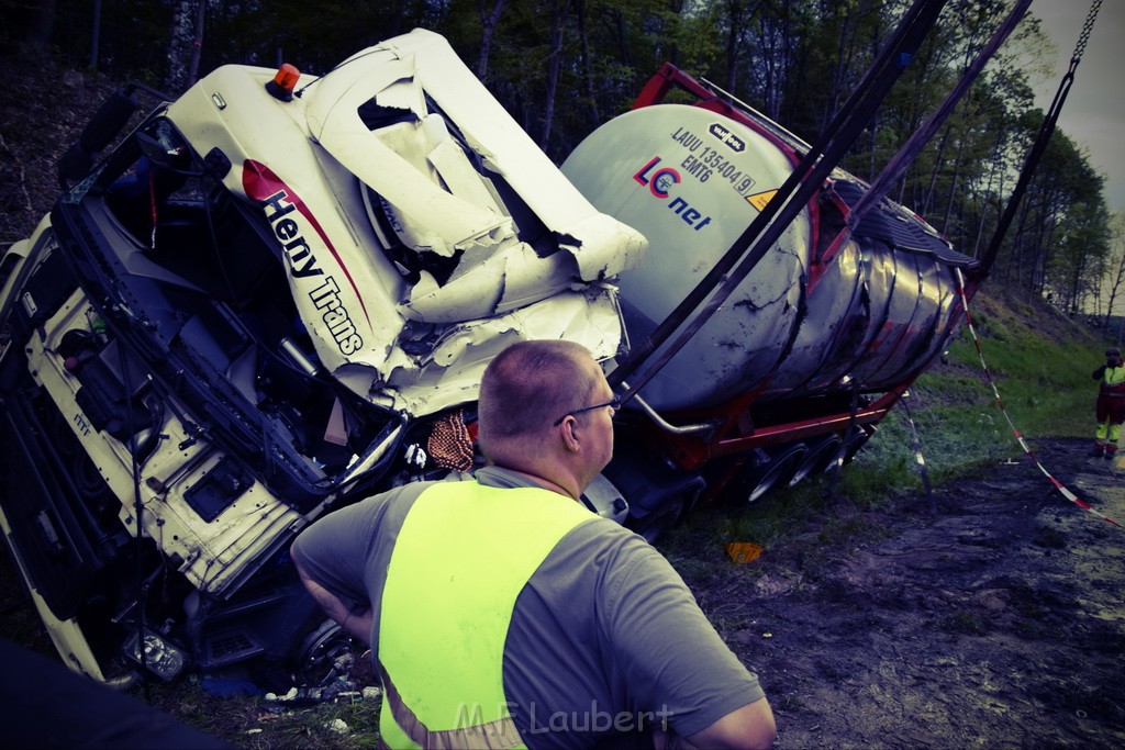 VU Gefahrgut LKW umgestuerzt A 4 Rich Koeln Hoehe AS Gummersbach P436.JPG - Miklos Laubert